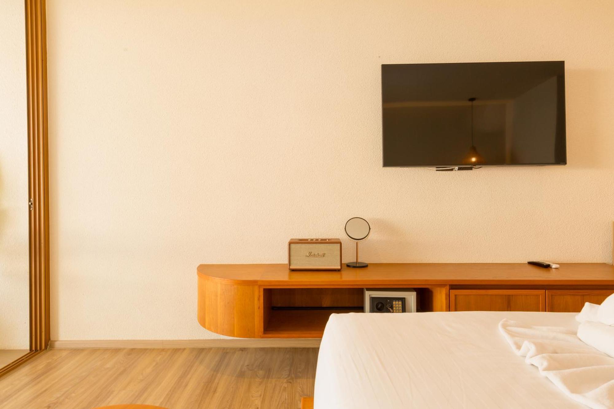 Tasana Bar And Luxury Resort Koh Larn Exterior foto